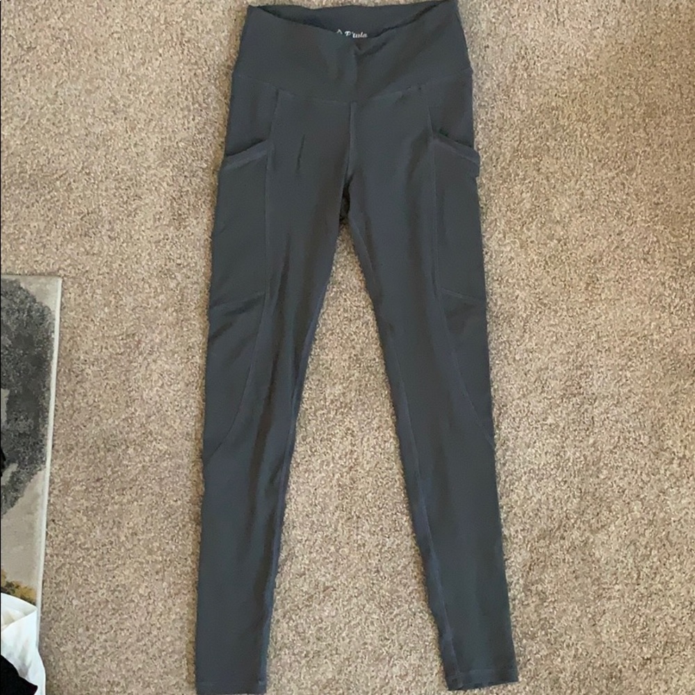Ptula Active Sami Leggings in soft grey